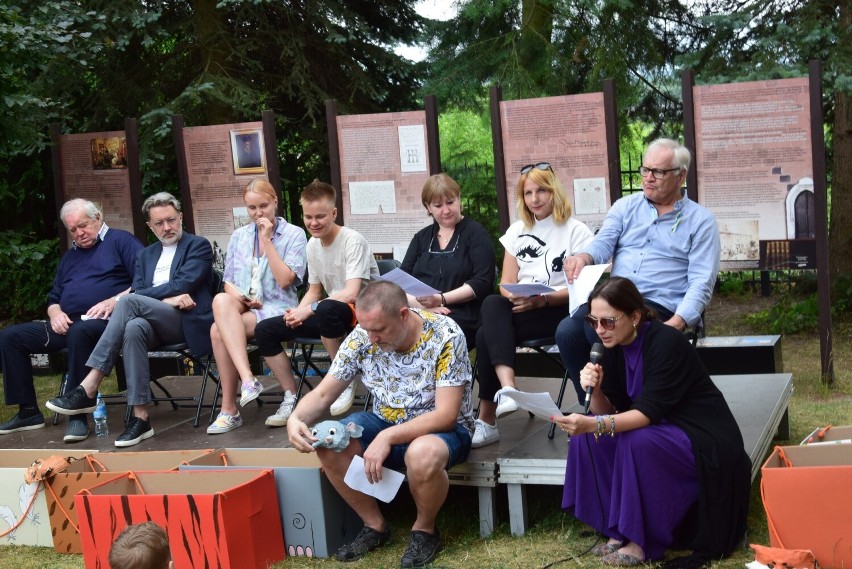 Festiwal Filmów-Spotkań NieZwykłych w Sandomierzu - Anna Cieślak, Andrzej Seweryn, Wojciech Bonowicz i inne gwiazdy czytały dzieciom bajki