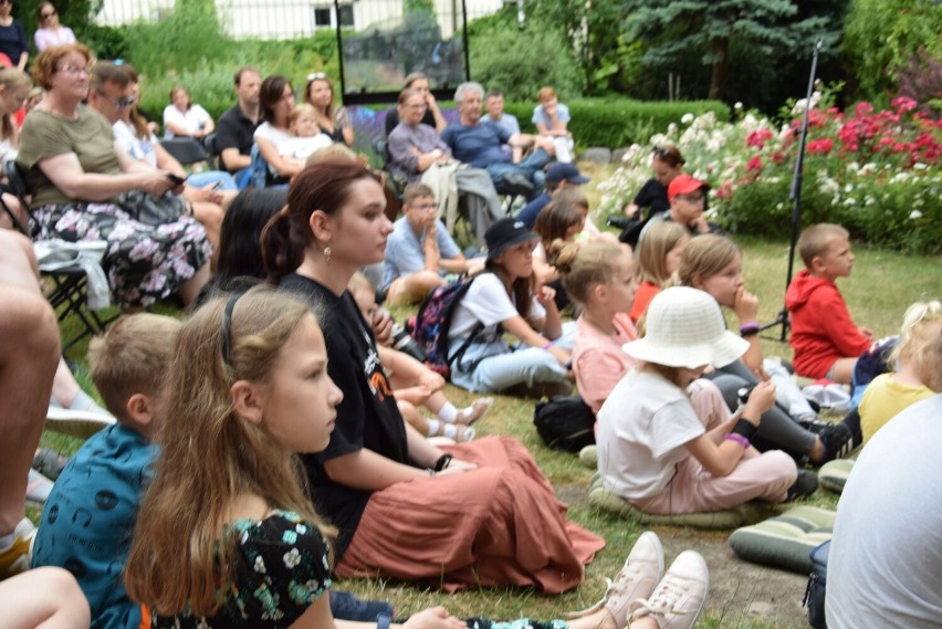 Festiwal Filmów-Spotkań NieZwykłych w Sandomierzu - Anna Cieślak, Andrzej Seweryn, Wojciech Bonowicz i inne gwiazdy czytały dzieciom bajki