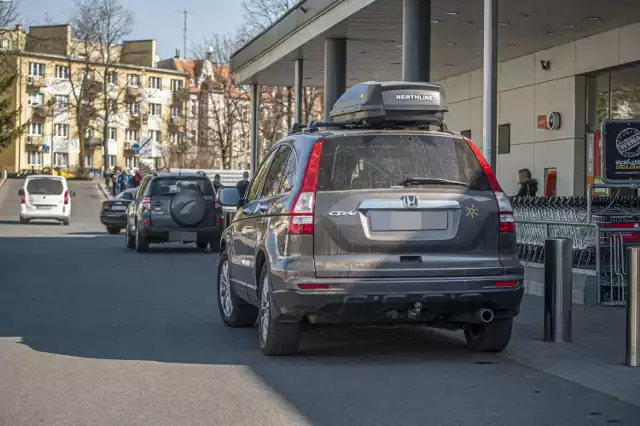 Sygnał czytelnika: parkują gdzie chcą, utrudniając życie innym