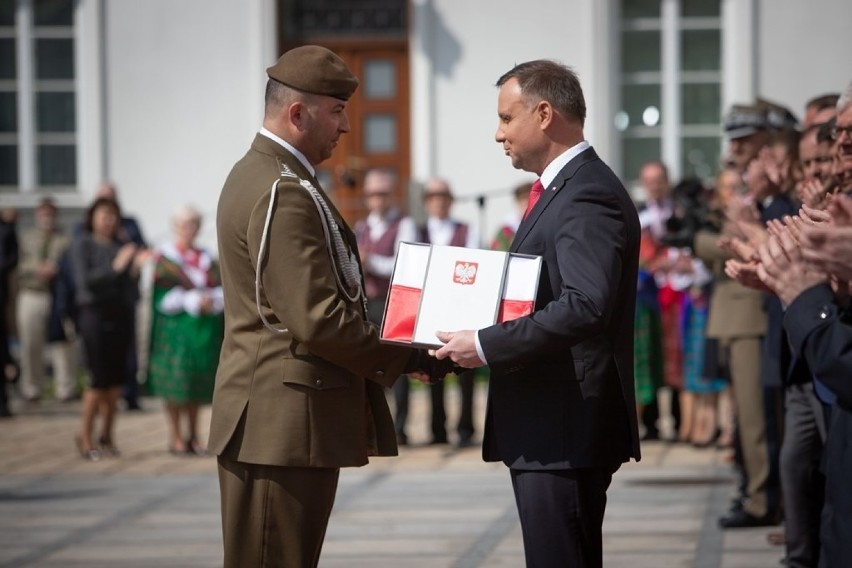 Prezydent Duda wręczył flagę Lubelskiej Brygadzie Obrony Terytorialnej