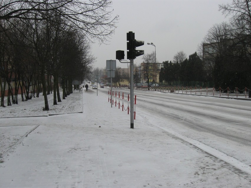 W Kutnie sypnęło śniegiem, drogi w mieście białe