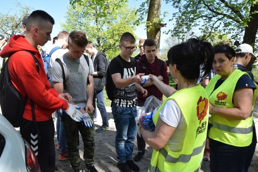 Uczniowie i mieszkańcy sprzątali Kielce i okolice