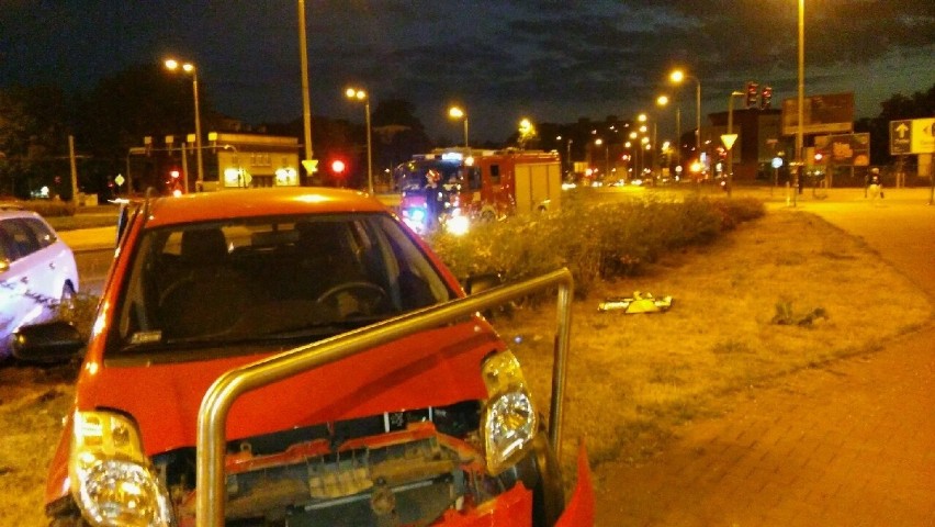 Dwie osoby ranne w wypadku na skrzyżowaniu alei Włókniarzy i...