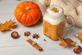 Jak przygotować pumpkin spice latte w wersji light? Aromatyczny dyniowy napój z cynamonem, wanilią i chili rozgrzewa oraz dodaje energii
