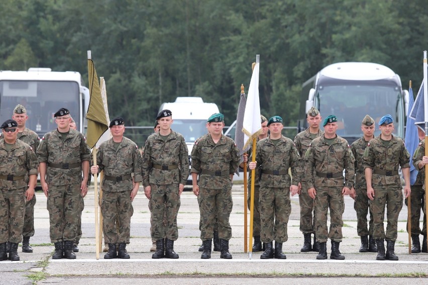 7 sierpnia: próby przed defiladą na lotnisku w katowickim...