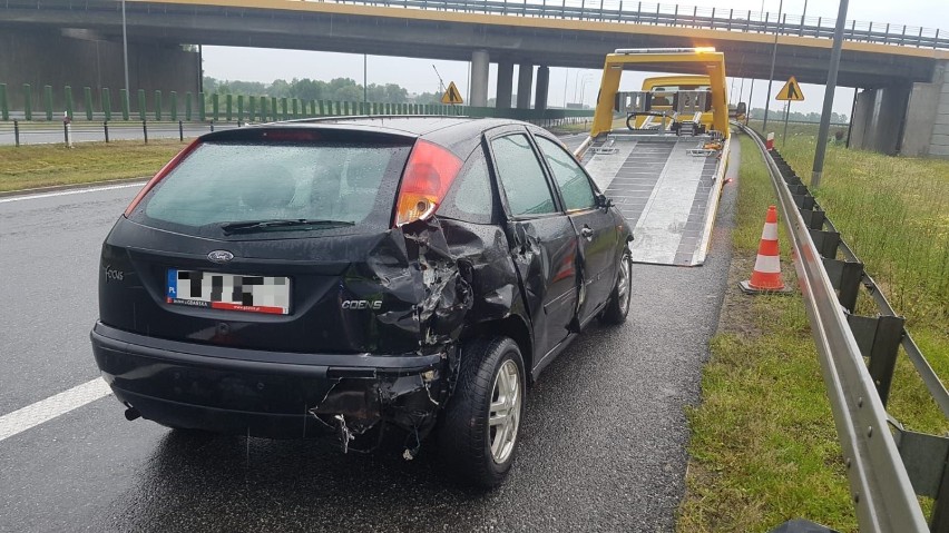 Wypadek na autostradzie A1 przy węźle Grudziądz. Samochód wjechał w bariery
