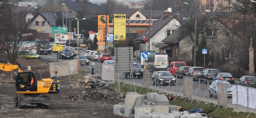 Oświęcim. Przejazd delegacji zagranicznych na uroczystości do Brzezinki. Korki na drogach dojazdowych z Katowic i Chrzanowa