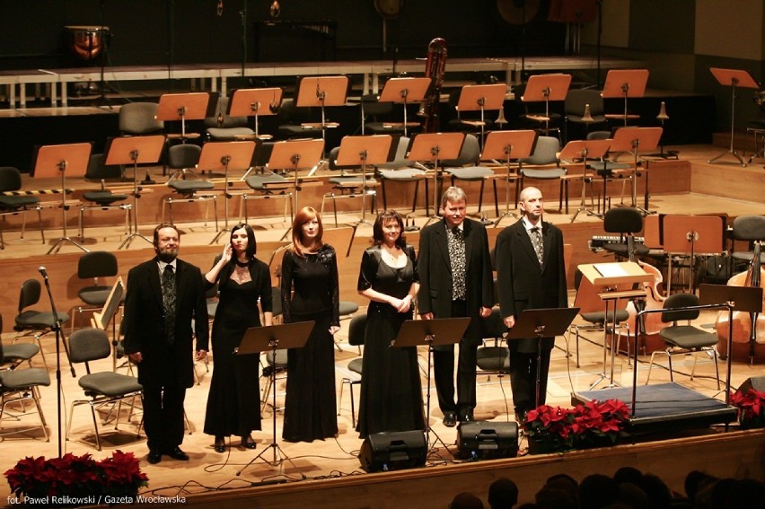 Spirituals Singers Band jubileuszowy koncert zaczął kolędami