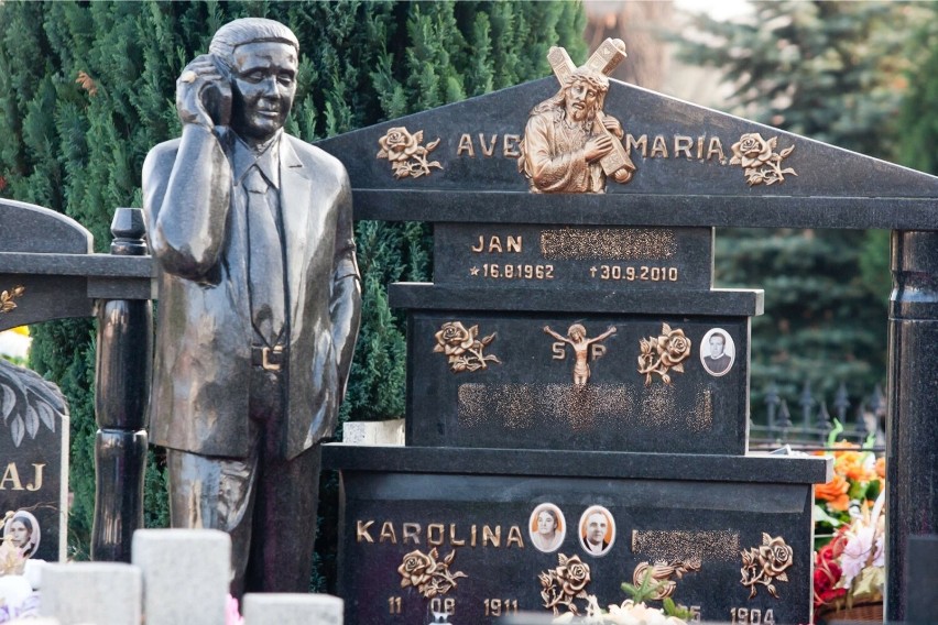 Groby Romów na cmentarzu w Świebodzicach