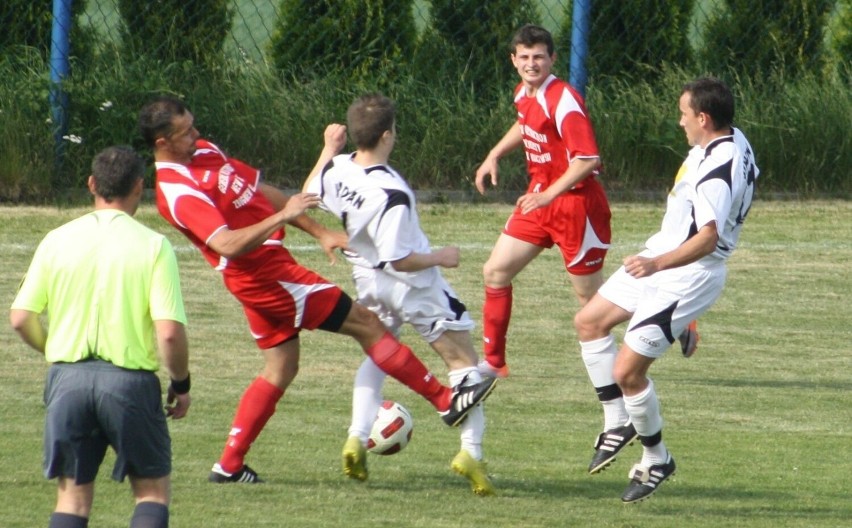 PIŁKARSKIE ARCHIWUM. V liga 2011: Spójnia Osiek - Jordan-Sum Zakliczyn [ZDJĘCIA]