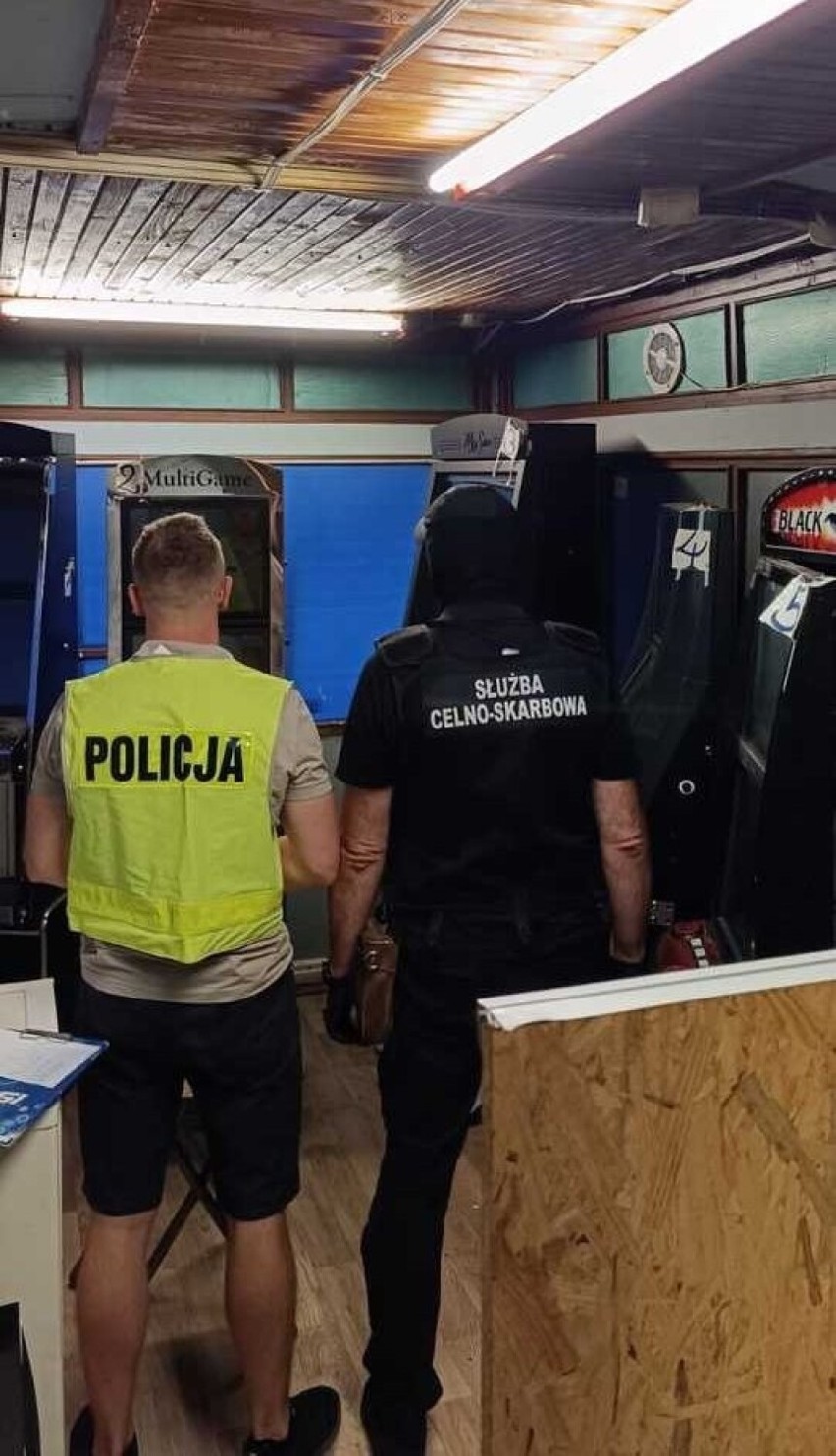 Nielegalny hazard w Tczewie. Policjanci musieli wyważyć drzwi 