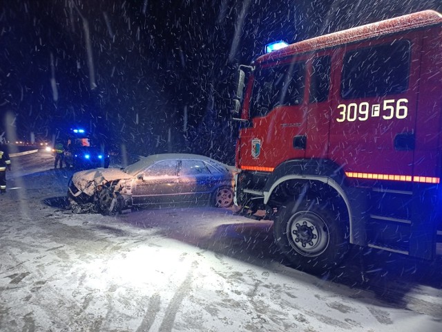W okolicy podgorzowskiej miejscowości Wysoka doszło do wypadku. Samochód osobowy zderzył się z ciężarówką.