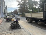 W Sandomierzu trwa budowa chodnika przy ulicy Mickiewicza. Będzie bezpieczniej i estetyczniej