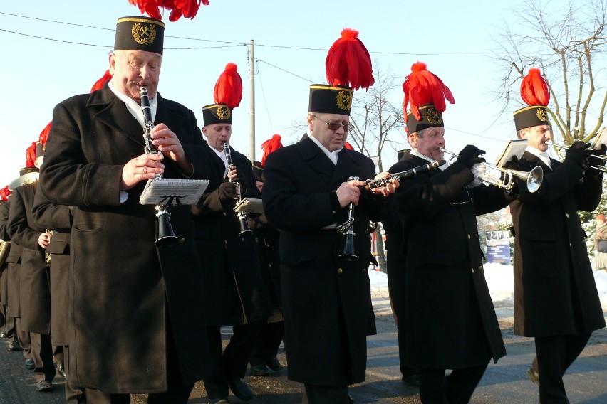 Orkiestra górnicza muzyczną pobudkę zrobiła mieszkańcom już...