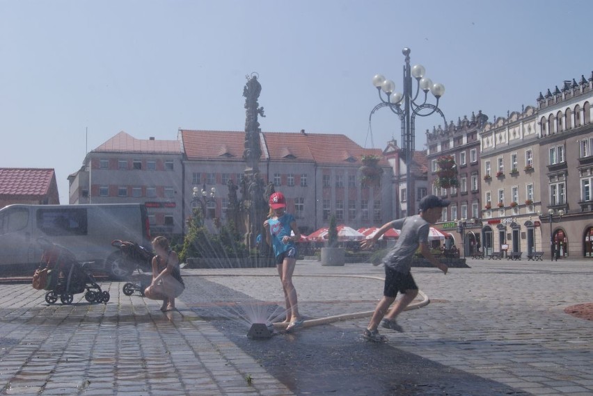 Prysznic na raciborskim rynku [ZDJĘCIA]