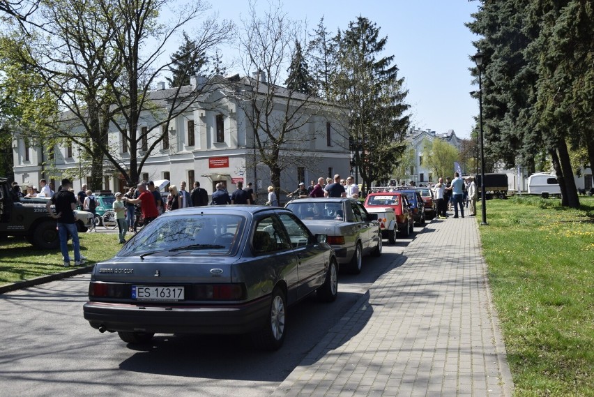 Setki klasycznych samochodów można było podziwiać w niedzielę w Skierniewicach