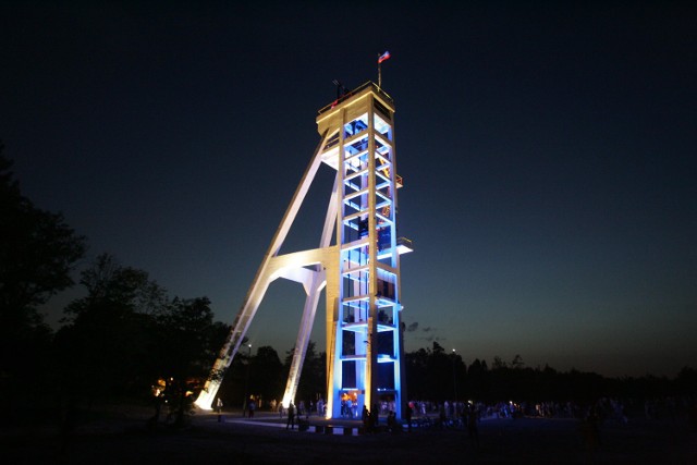 Wieża prezentuje się wspaniale także w nocy, kiedy jest iluminowana