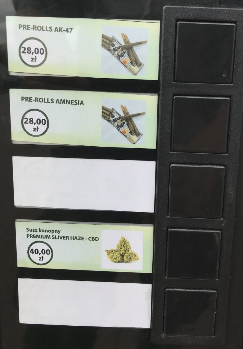 Pod marketem w Słupsku stanął automat, w którym można kupić...