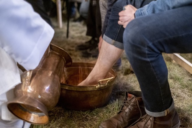 Zobacz jak wyglądały Msze Wieczerzy Pańskiej w katedrze i parafii na Łacinie w Poznaniu --->