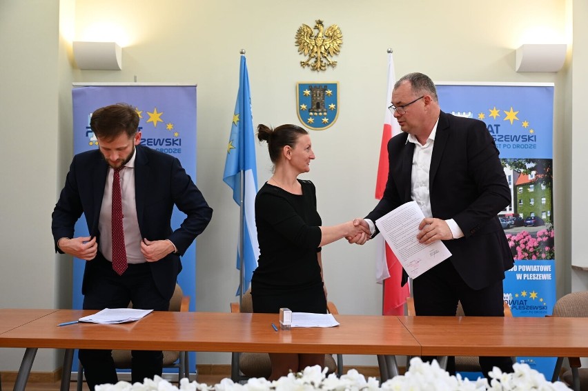 Podpisanie umowy z wykonawcą modernizacji ZST w Pleszewie