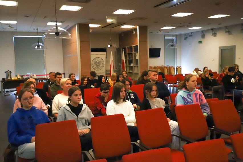 Uczniowie z kilku szkół województwa podlaskiego rozpoczęli w...