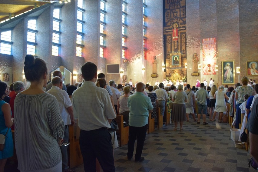Msze online z parafii św. Antoniego w Zduńskiej Woli. Triduum Paschalne przez internet
