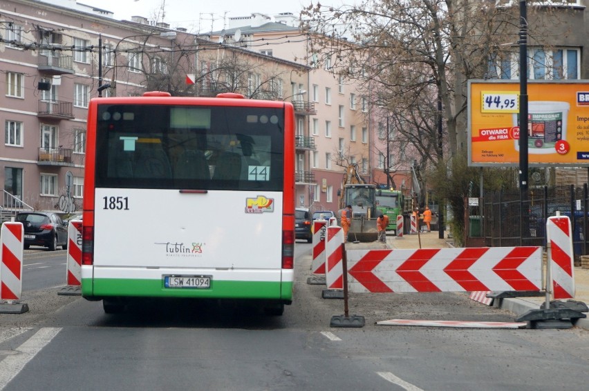 Przebudowa Lipowej wchodzi w nową fazę. Jeszcze w kwietniu kierowcy mogą pojechać zamkniętym od miesięcy odcinkiem na wysokości Astorii