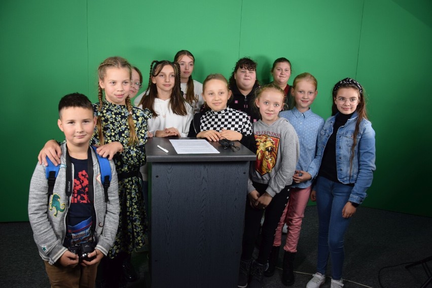 Dzieci z Łubowa w redakcji Telewizji Zachód w Szczecinku