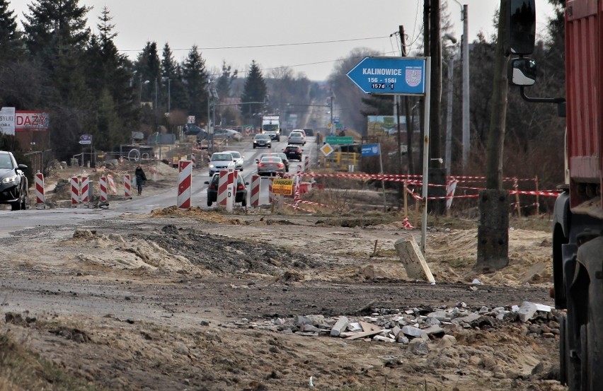 Na takiej drodze naprawdę trzeba uważać