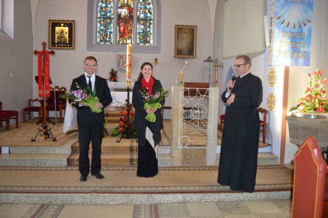 Repertuar maryjny zaprezentowali artyści podczas koncertu maryjnego, który odbył się w trzech kościołach gminy: w Somoninie, Hopowie i Goręczynie.