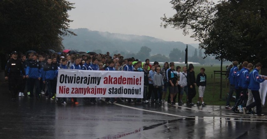 Marsz przeciw stadionowej przemocy i ksennofobii przeszedł przez Kraków