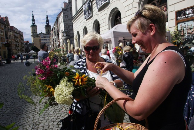 Na legnickim rynku trwa piknik ekologiczny