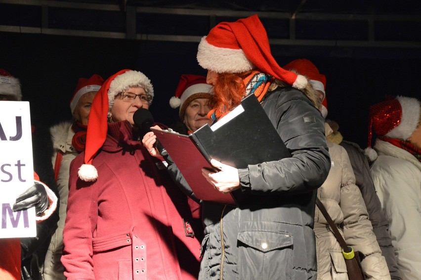 Mikołajki 2018 w Malborku [ZDJĘCIA, FILM]. Laserowa przygoda, magik i poszukiwanie Mikołaja na zamku