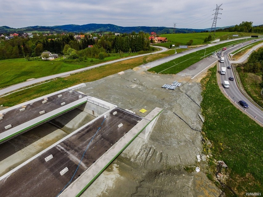 Budowa górskiego odcinka ekspresowej zakopianki pomiędzy Lubniem i Skomielną Białą trwa w najlepsze. Zobacz aktualny stan prac [ZDJĘCIA]