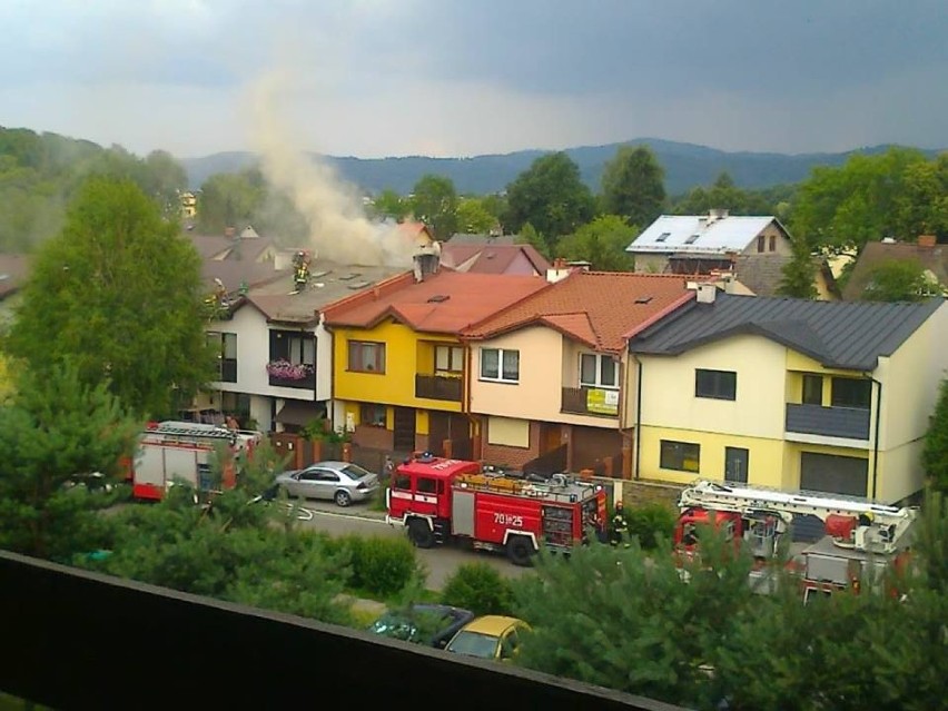 Pożar w Żywcu. Płonęła papa na dachu domu przy ul. Habsburgów [ZDJĘCIA]