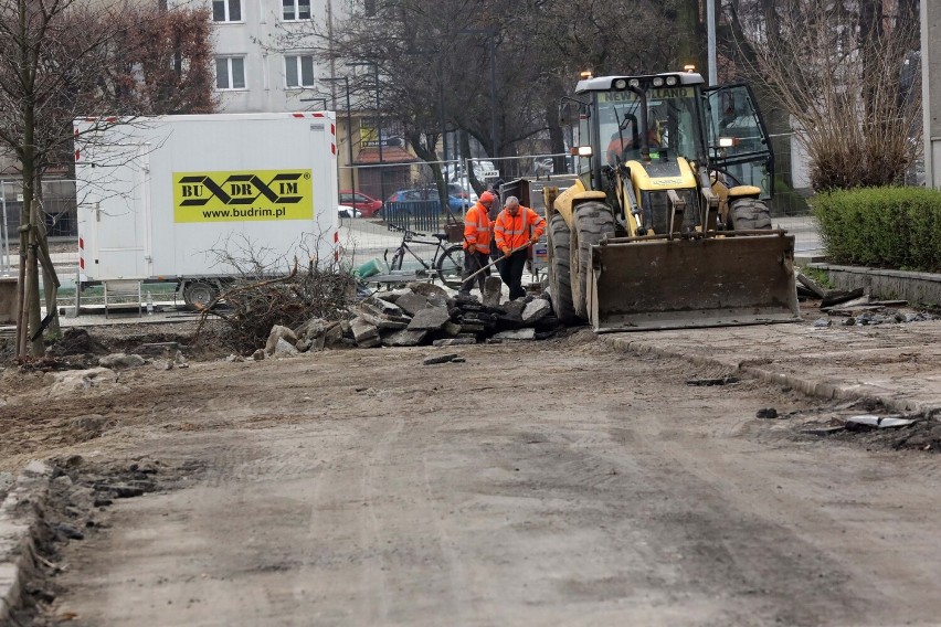 Legnica: Ruszyła rewitalizacja części Placu Słowiańskiego przy Starostwie Powiatowym