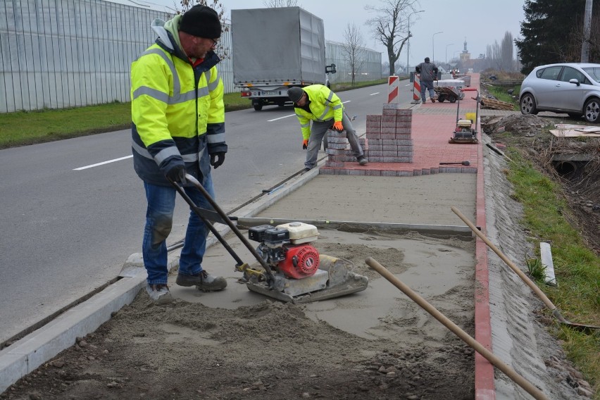 Dobiega końca rozbudowa chodnika w Kowalewie