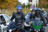 Zakończenie sezonu motocyklowego 2022 w Piotrkowie. Motocykliści pomagają Patrykowi Wysmykowi ZDJĘCIA