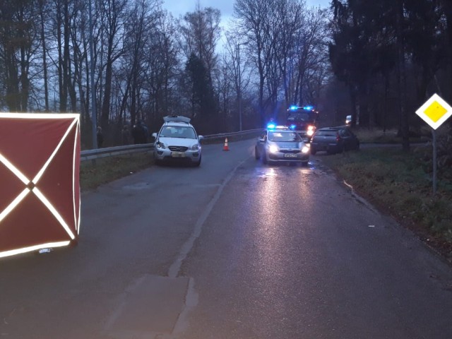 Śmiertelny wypadek. Pieszy został potrącony przez osobówkę