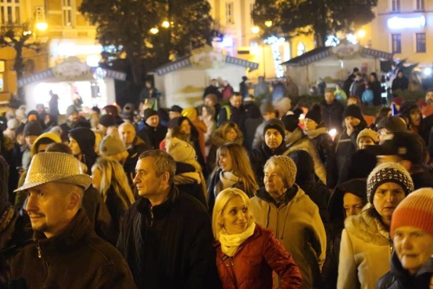 Sylwester w Żorach. Żorzanie powitali nowy 2019 rok na Rynku ZDJĘCIA