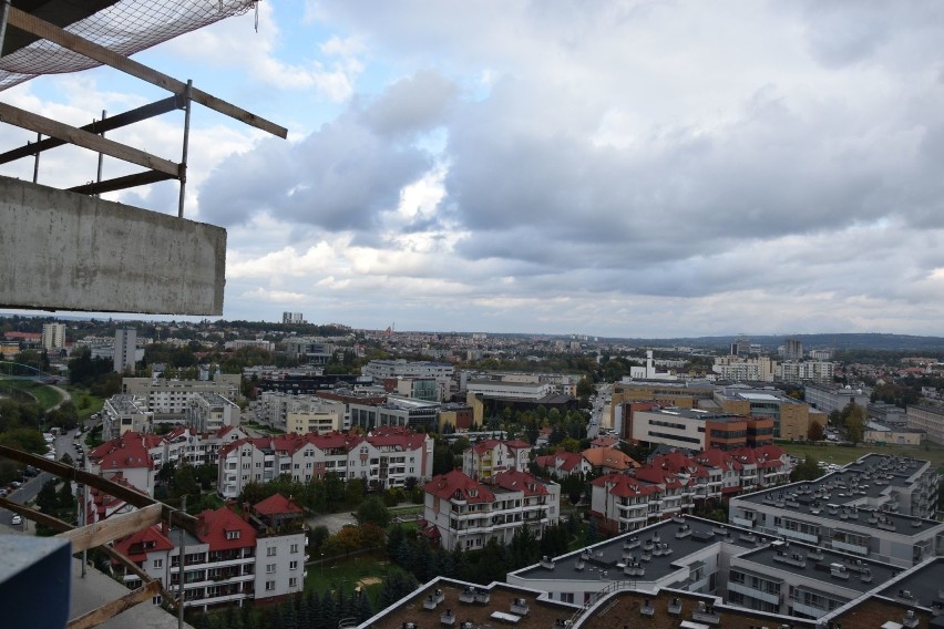 Takie widoki tylko z nowej wieży Capital Towers. Już za rok właściciele mieszkań będą mogli podziwiać z okna panoramę Rzeszowa [ZDJĘCIA] 