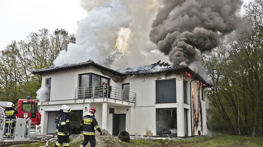 Do pożaru doszło w czwartek 27 kwietnia w Ochli, dzielnicy...