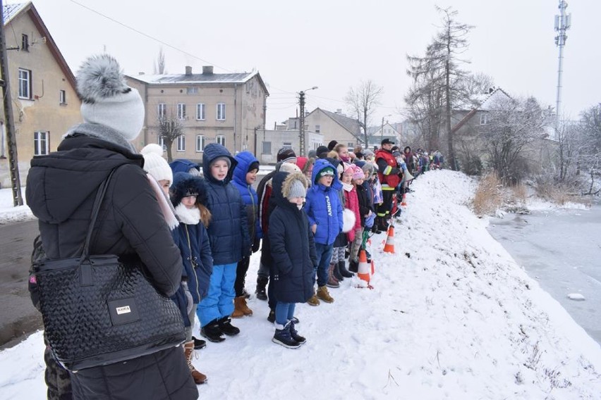 Nowy Dwór Gdański. Pokaz i ćwiczenia strażaków z nowodworskiej jednostki