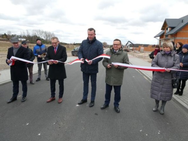 Na remont drogi gmina otrzymała dofinansowanie w kwocie ponad miliona złotych z Rządowego Funduszu Rozwoju Dróg.