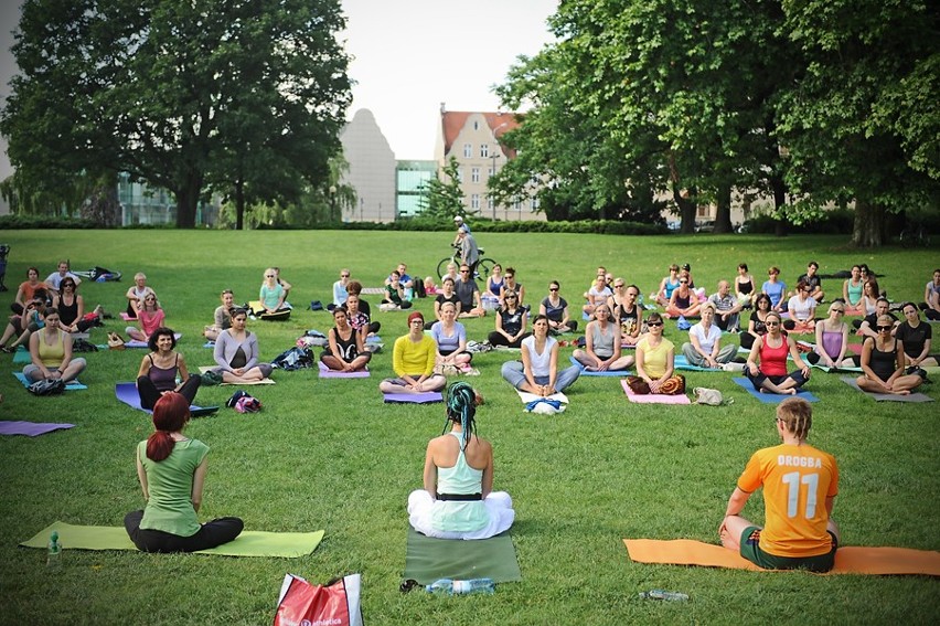 Warsztaty jogi w Poznaniu w parku przed operą