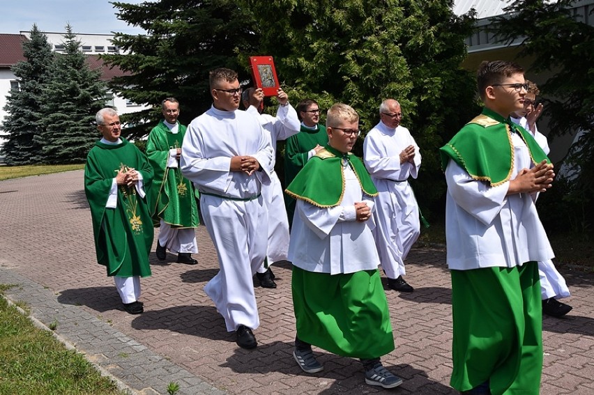 Bełchatów: Ksiądz Bogusław Pociask opuszcza parafię NMP Matki Kościoła i Św. Barbary