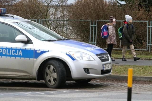 Policja potwierdza, że oficjalnie zostały zgłoszone trzy takie zdarzenia na terenie powiatu wrocławskiego.
