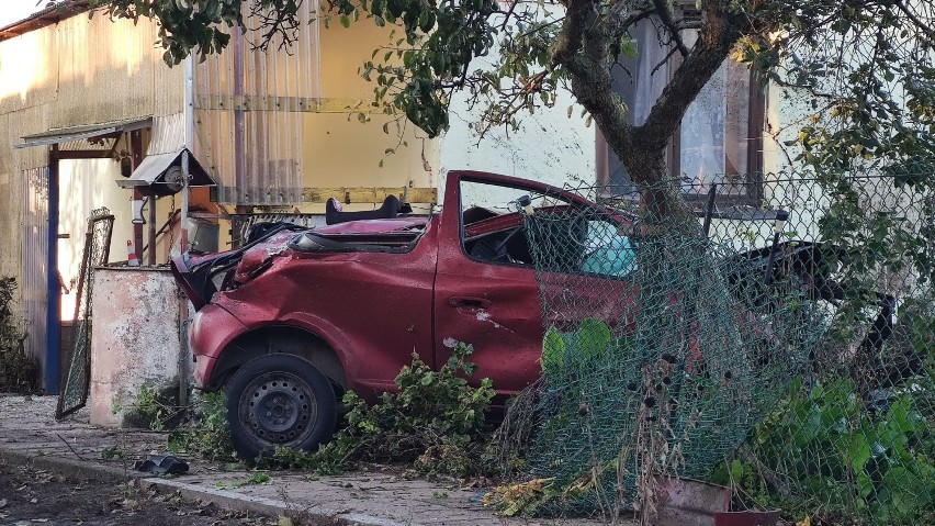 Śmiertelny wypadek w Podolinie. Toyota uderzyła w dom. Nie...