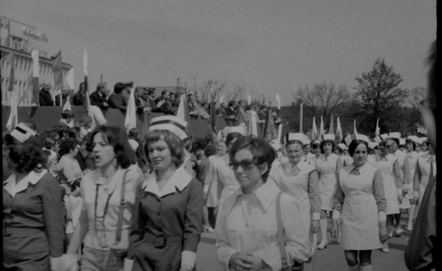 Sieradzki Medyk na pochodzie 1 maja w latach 70