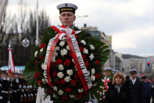 Kwiaty na Płycie Marynarza Polskiego.